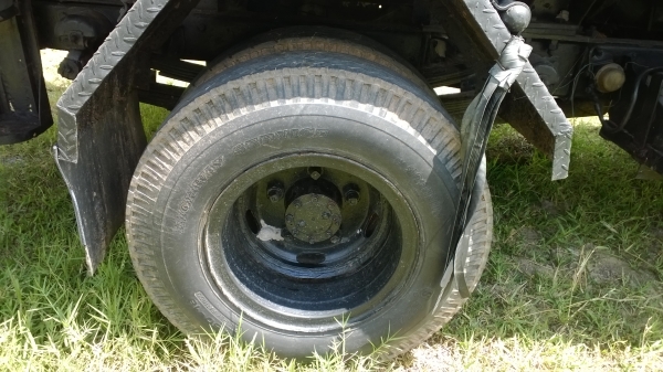 6ล้อน้ำมัน ISUZU KS 110แรง ถ้งจุประมาณ7พันลิตร มีมิเตอร์ครบ รถห้างแท้ พร้อมใช้.เล่มพร้อม..