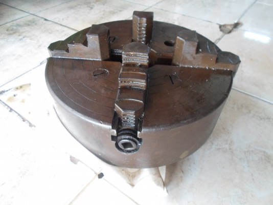 4 จับแท่นกลึง ขนาด  10  นิ้ว  ขาย  2,500  จัดส่งให้ได้ 0898217996