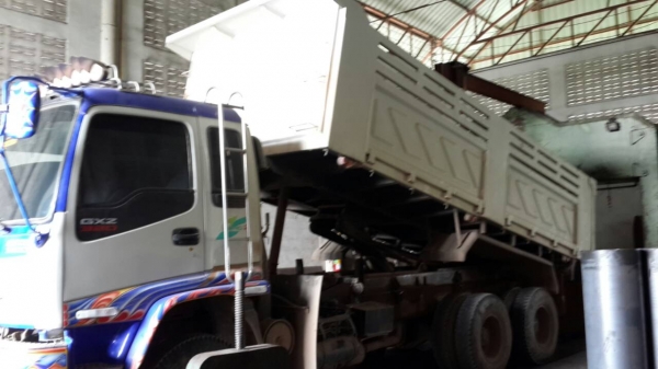 ขายรถบรรทุกสิบล้อดัมพ์ Isuzu Deca เครื่อง 270 แรง ปี 46 กระบะดัมพ์สามมิตร ทะเบียนพร้อม