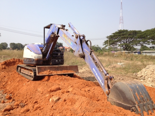 แบคโฮ พร้อมใช้งาน