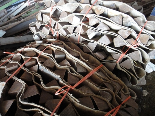 กระพ้อติดสายพาน