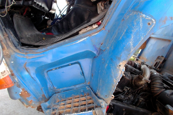 ขายด่วนรถสิบล้อหลงโบซ๊L0425เครือง6D16โบ220แรงม้า