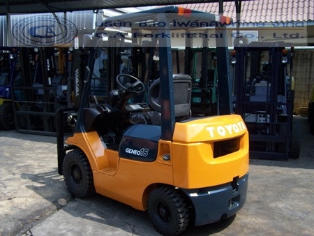 ขายรถ โฟล์คลิฟท์ TOYOTA รุ่น 7-FD15