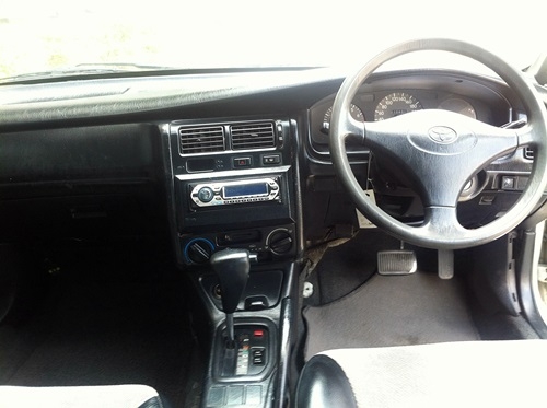 Toyota ท้ายโด่ง ปี94 ออโต้รถบ้านแท้ไม่ใช่Taxiคับ ติดLPGหัวฉีดประหยัดมากพร้อมใช้ถูกเลยคับ