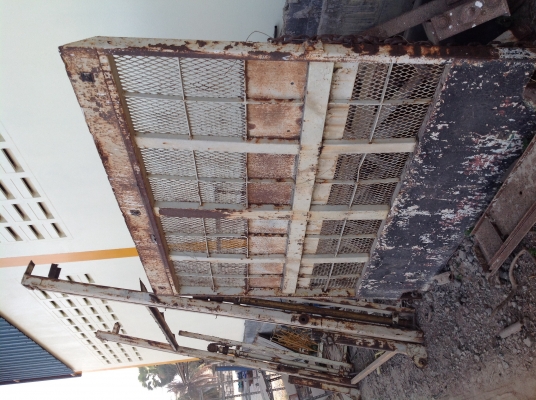 ขายลิป ท้ายรถ 10 ล้อ สูงประมาน3เมตรกว่าแบบกระบอกคู่