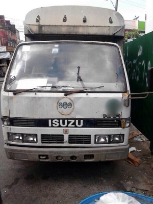 รถอีซูซุ 4 ล้อ NKR  88 แรงม้า. ( ลดราคา เหลือ 200,000 บาท. )  สนใจติดต่อ 081 - 6079515