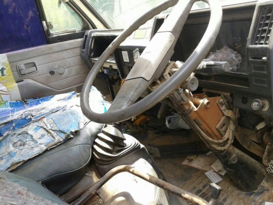 รถอีซูซุ 4 ล้อ NKR  88 แรงม้า. ( ลดราคา เหลือ 200,000 บาท. )  สนใจติดต่อ 081 - 6079515