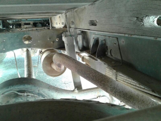 รถอีซูซุ 4 ล้อ NKR  88 แรงม้า. ( ลดราคา เหลือ 200,000 บาท. )  สนใจติดต่อ 081 - 6079515