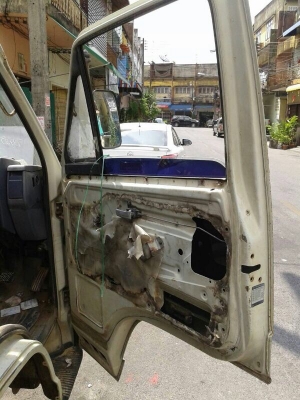 รถอีซูซุ 4 ล้อ NKR  88 แรงม้า. ( ลดราคา เหลือ 200,000 บาท. )  สนใจติดต่อ 081 - 6079515