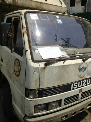 รถอีซูซุ 4 ล้อ NKR  88 แรงม้า. ( ลดราคา เหลือ 200,000 บาท. )  สนใจติดต่อ 081 - 6079515