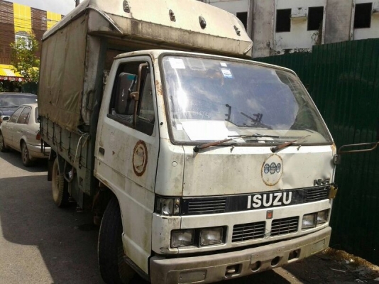 รถอีซูซุ 4 ล้อ NKR  88 แรงม้า. ( ลดราคา เหลือ 200,000 บาท. )  สนใจติดต่อ 081 - 6079515