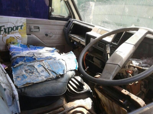 รถอีซูซุ 4 ล้อ NKR  88 แรงม้า. ( ลดราคา เหลือ 200,000 บาท. )  สนใจติดต่อ 081 - 6079515