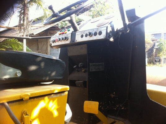 ขายด่วนรถบดสั่นสะเทือนDYNAPAC CA251 พร้อมใช้ เล่มทะเบียน เจ้าของขายเอง