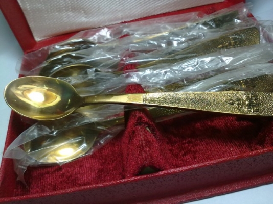 ***ขายช้อนทองเหลืองเก่าเก็บ****