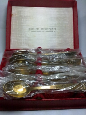 ***ขายช้อนทองเหลืองเก่าเก็บ****