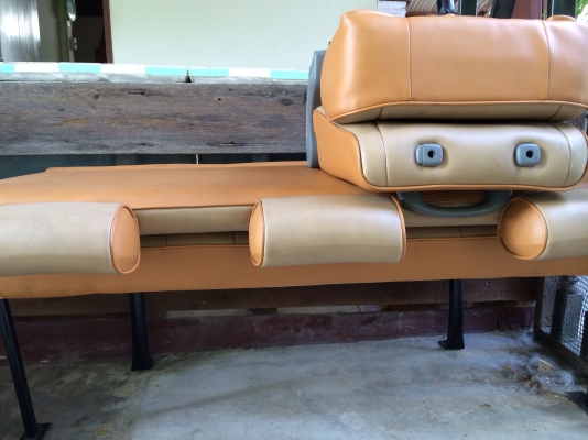 เบาะสี่แถวหัวจรวดช่วงยาว เบาะสี่แถวหัวจรวดช่วงยาว