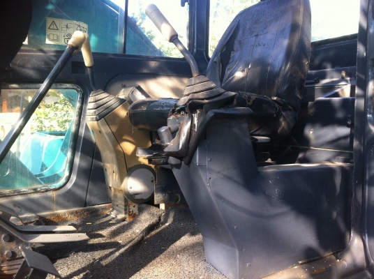 ขายด่วนรถขุดKOBELCO SK220-1 พร้อมใช่ เล่มทะเบียน เจ้าของขายเอง