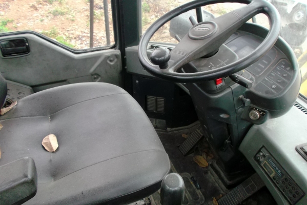 ขายด่วนรถตักล้อยางWA300-3Eเก่านอกนําเขัา1999999บาท