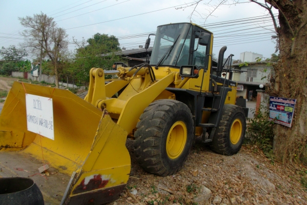 ขายด่วนรถตักล้อยางWA300-3Eเก่านอกนําเขัา1999999บาท