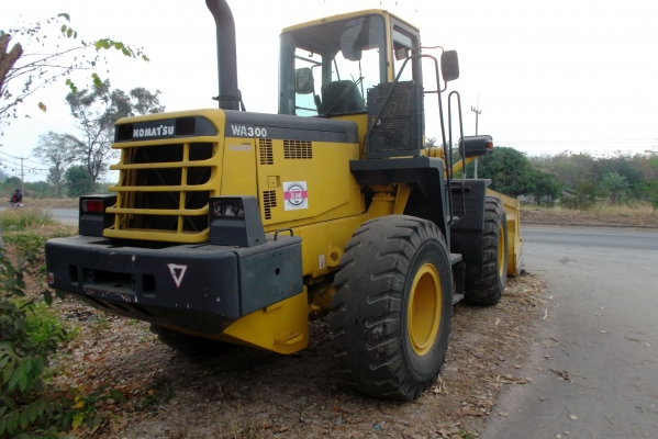 ขายด่วนรถตักล้อยางWA300-3Eเก่านอกนําเขัา1999999บาท