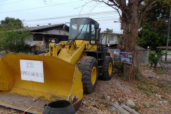 ขายด่วนรถตักล้อยางWA300-3Eเก่านอกนําเขัา1999999บาท