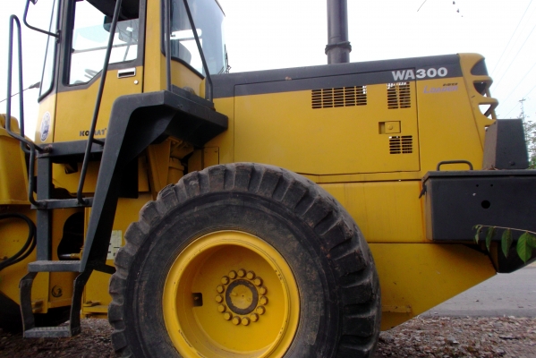 ขายด่วนรถตักล้อยางWA300-3Eเก่านอกนําเขัา1999999บาท