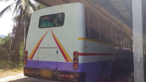 รถบัส ฮีโน่ 6 ล้อ 175 แรงม้า. สนใจติดต่อ 081  6079515