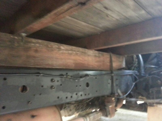 รถฮีโน่ 6 ล้อ ( ไม่ดั้ม )  136 แรงม้า. ปี 51  สนใจติดต่อ 081 - 6079515