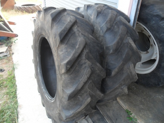 ขายแล้ว ยางหน้ารถไถ13.6-24 ถอด\%เก่านอก ยางโครงสวยแต่ดอกสึกแถบเดียวคู่ละ7,000