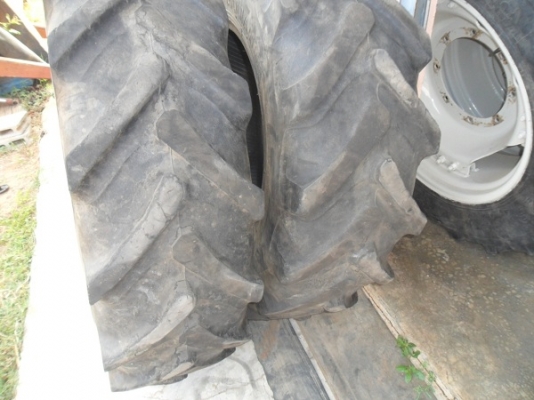 ขายแล้ว ยางหน้ารถไถ13.6-24 ถอด\%เก่านอก ยางโครงสวยแต่ดอกสึกแถบเดียวคู่ละ7,000