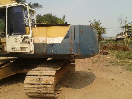 แบคโฮ komasu 200 รุ้น 5