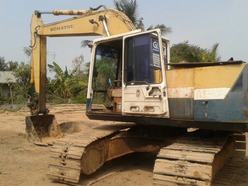 แบคโฮ komasu 200 รุ้น 5