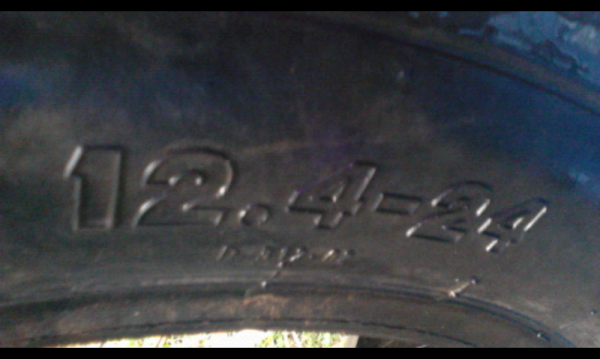 ขาย ยางขอบ 24-12.4ของถอดสภาพดอกยางใช้ได้มีสึกบ้างด้านในมีสติม 1 จุด มาเป็นคู่ๆ ละ3000 ถูกๆ ครับ