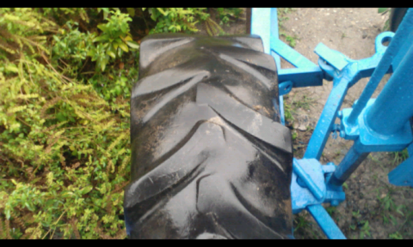 ขาย ยางขอบ 24-12.4ของถอดสภาพดอกยางใช้ได้มีสึกบ้างด้านในมีสติม 1 จุด มาเป็นคู่ๆ ละ3000 ถูกๆ ครับ