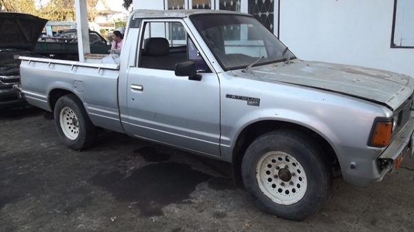 กระบะ datsun 720 สี่ขอ กระบะ datsun 720 สี่ขอ