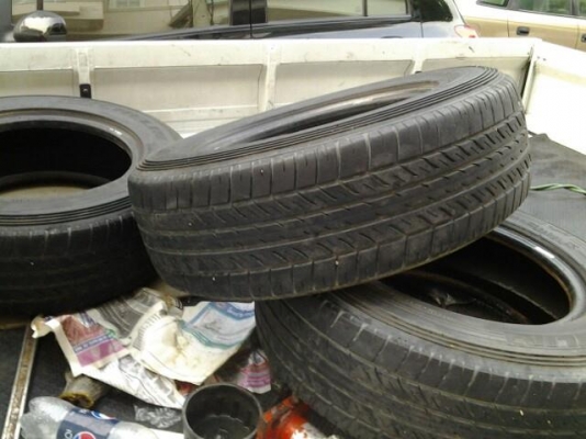 ยางรถเก๋งถูกๆครับ 185/55 ขอบ16 ปี 2010 สภาพดีอยู่ครับ