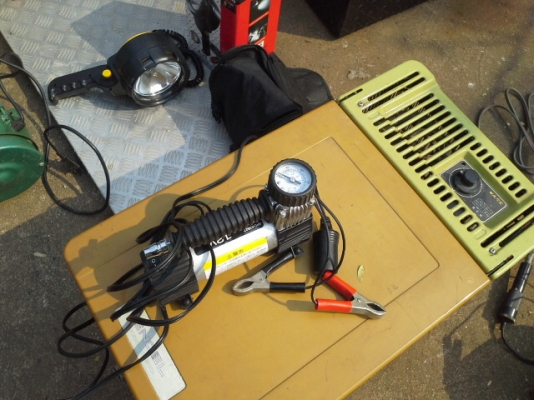 ปั๊มลมติดรถยนต์ไฟ12vขายครับ