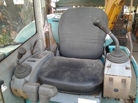 ขายแมคโคร KOBELCO SK30UR-2 เก่านอกแท้ๆ ค่ะ