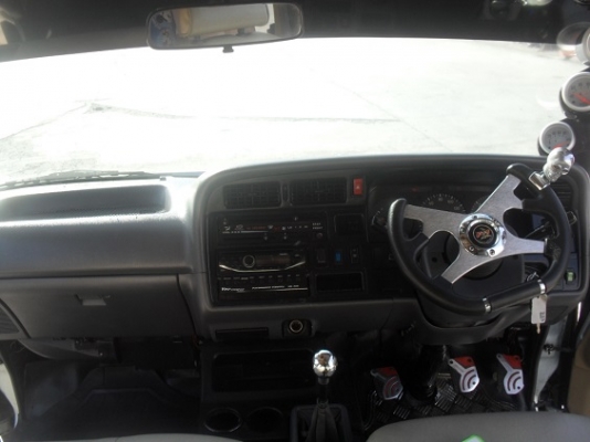 ขายรถตู้หลังคาสูง ปี2003 พร้อมชุดแต่ง มีไฟแนนท์รองรับ จัดเต็ม