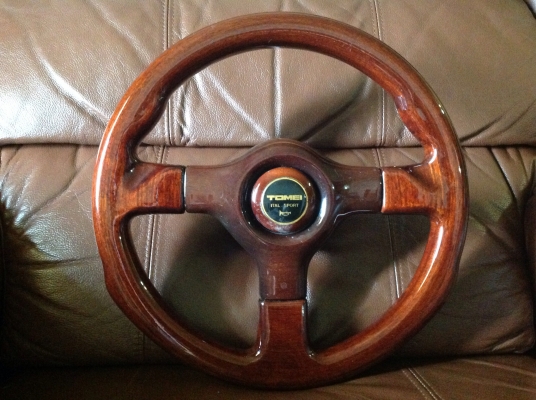 ขายพวงมาลัยไม้ เก่าเก็บ 20 กว่าปี