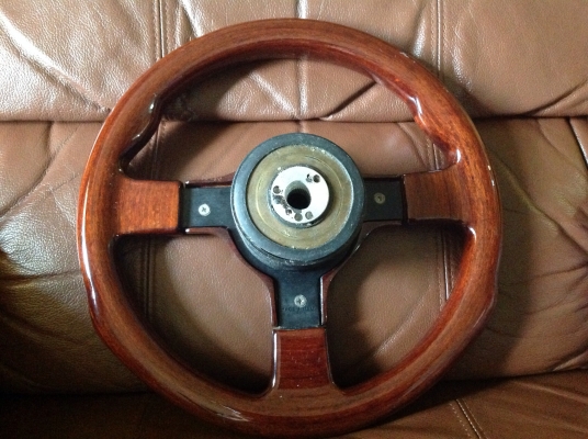 ขายพวงมาลัยไม้ เก่าเก็บ 20 กว่าปี