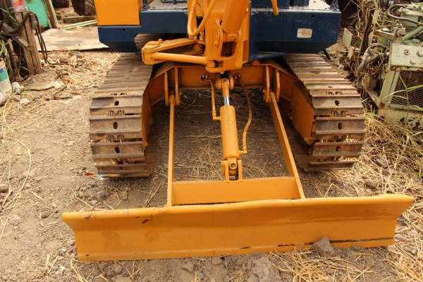 ขายรถแบคโฮ KOMATSU PC 10-5 เครื่องดีเซล 3 สูบ ราคา 220,000 บาท