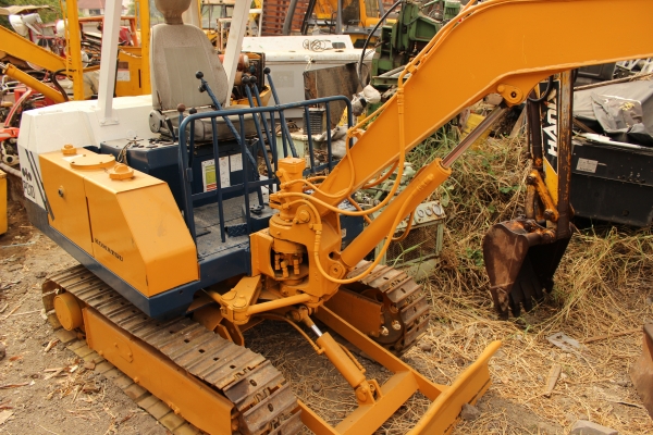 ขายรถแบคโฮ KOMATSU PC 10-5 เครื่องดีเซล 3 สูบ ราคา 220,000 บาท