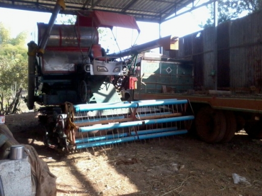 รถเกี่ยวข้าวอุ้ม 2.5 ตัน พร้อมเทลเลอร์