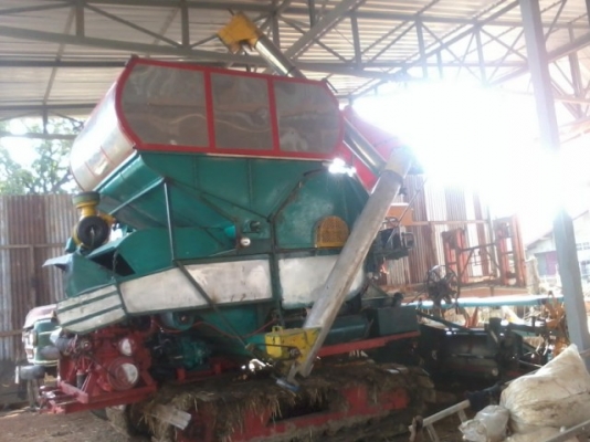 รถเกี่ยวข้าวอุ้ม 2.5 ตัน พร้อมเทลเลอร์