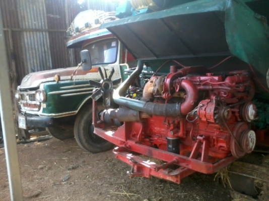 รถเกี่ยวข้าวอุ้ม 2.5 ตัน พร้อมเทลเลอร์