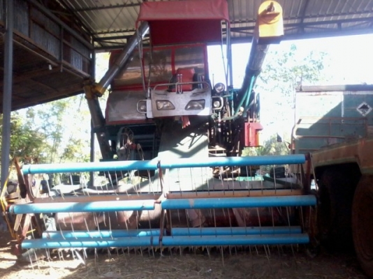 รถเกี่ยวข้าวอุ้ม 2.5 ตัน พร้อมเทลเลอร์