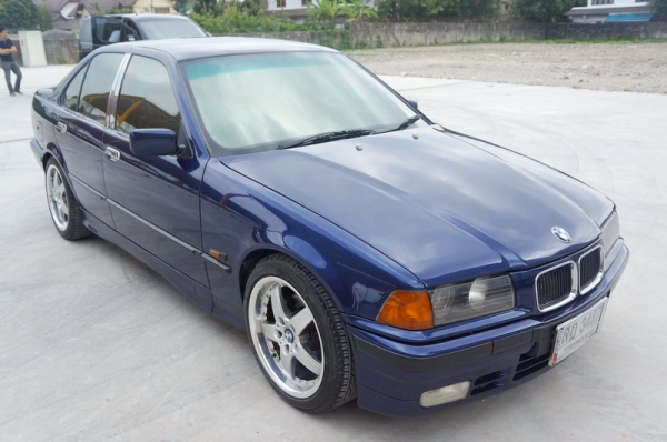 ขายรถสวย BMW 318 i ปี1995 เกียร์ AUTO เบาะหนัง กระจกไฟฟ้า ล้อ MAX สีสวย เครื่อง ช่วงล่างดี พร้อมใช้งาน