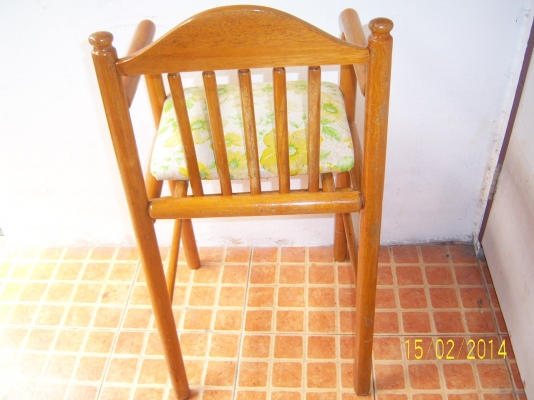 เก้าอี้ไม้ นั่งทานข้าวของเด็ก