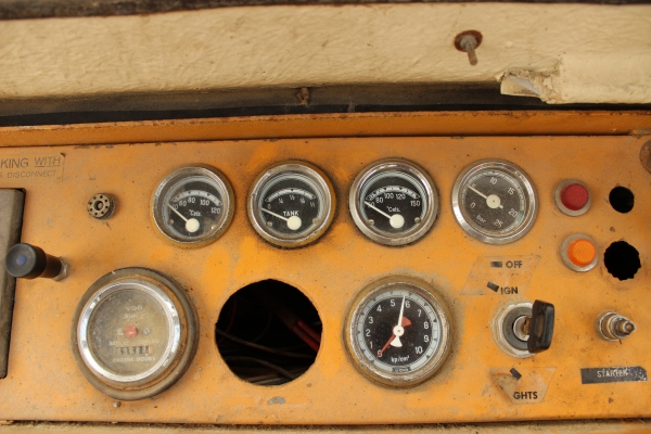 ขายรถตักล้อยาง เอวอ่อน ขนาดใหญ่ ตัก2คิว DRESSER: 12T เครื่องยนต์ 6 สูบ ราคา 480,000 บาท